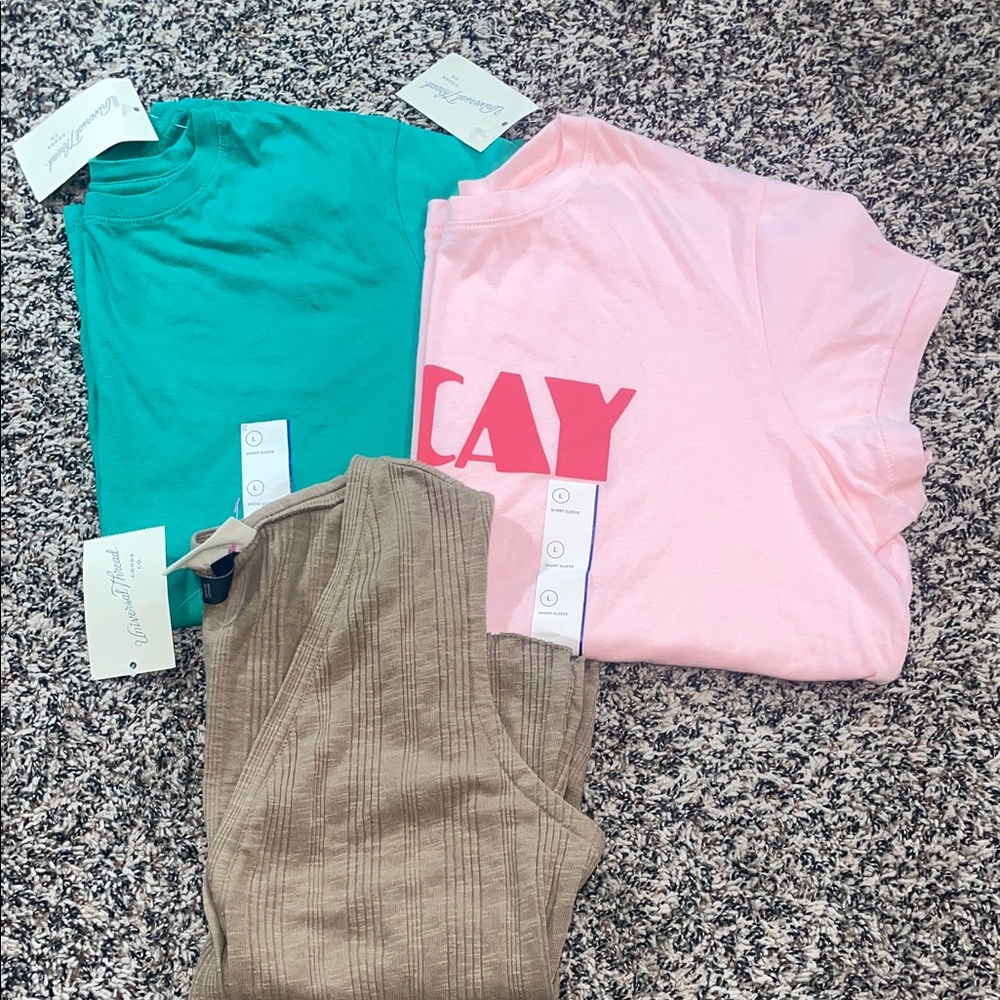 Universal Thread Short Sleeved Top Bundle Woman’s… - image 1